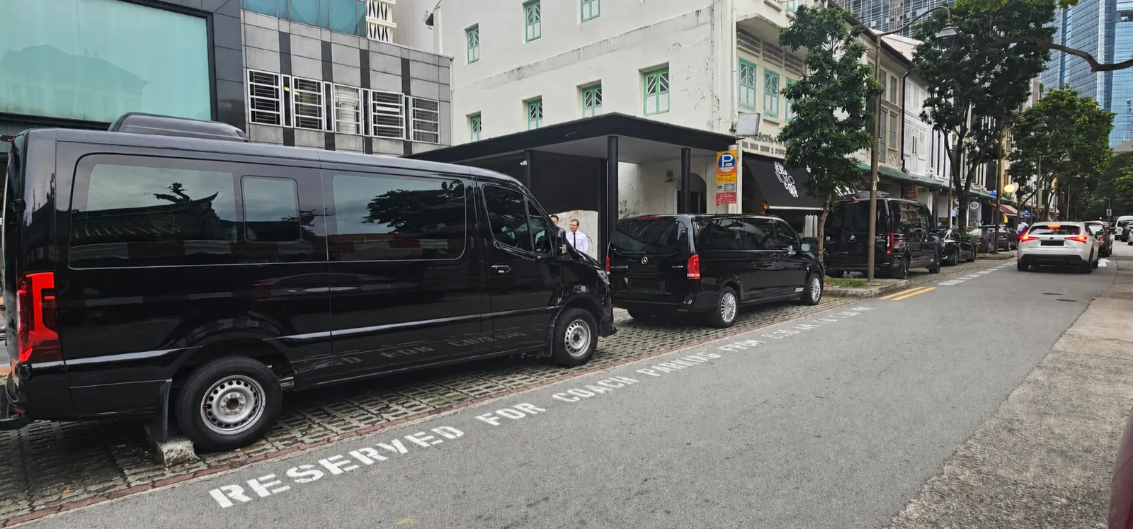 Executive MPV at the Marina Bay Financial Centre drop-off, Singapore
